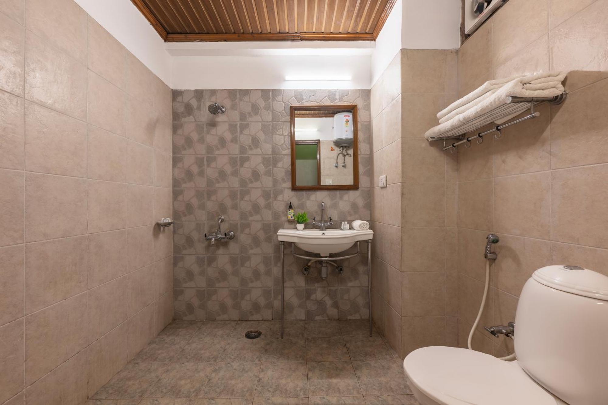 Wingait Inn - Hotel Near Mall Road Шимла Екстериор снимка